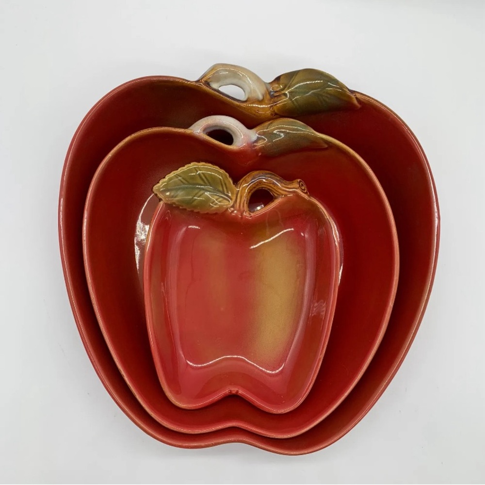 Vintage Set of 3 Ceramic Nesting Red Apple Shaped Bowls EUC Autumn Fall Harvest